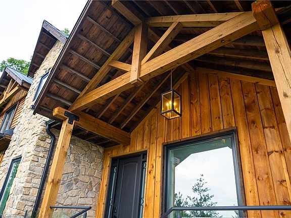3rd image of 2019 Dundas St