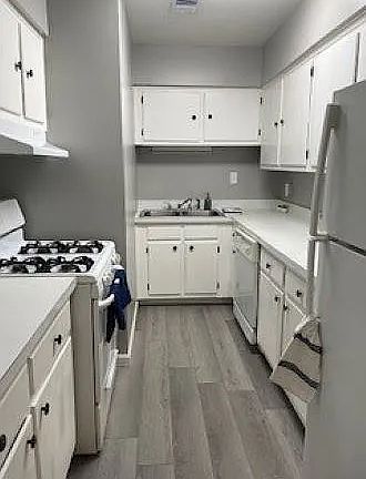 3rd image of 750 Maple St