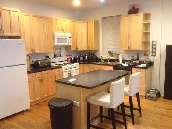 3rd image of 955 N Wolcott Ave #2