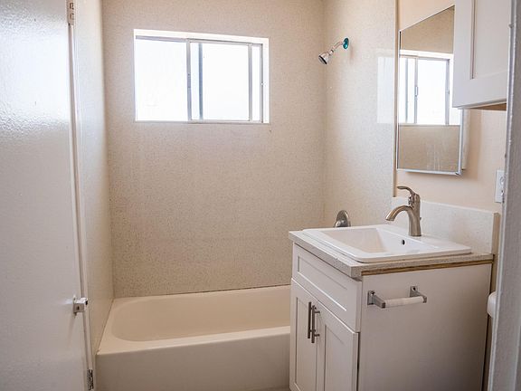 5th image of 16433 Woodruff Ave #0