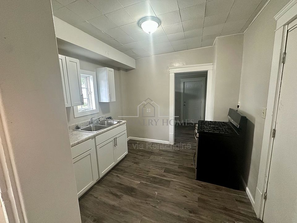 1st image of 555 Lumiere St