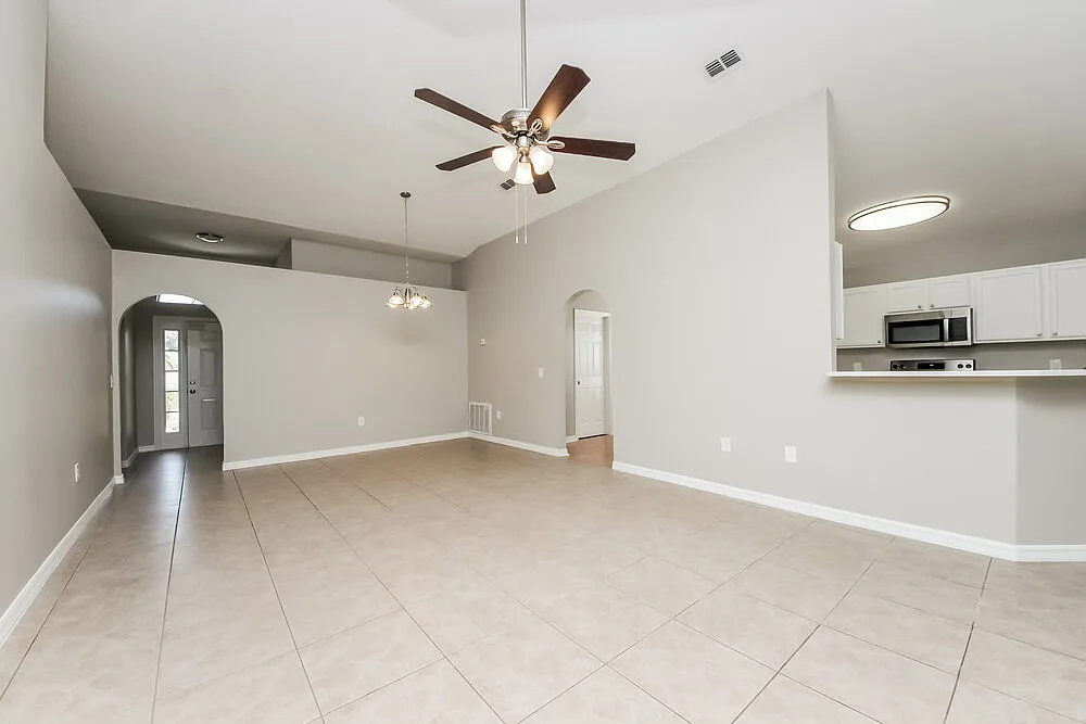4 bed, 2.0 bath, 1874 sqft, $3,430 — Photo 4