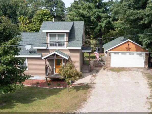 725 Shearer St, Waupaca, WI 54981