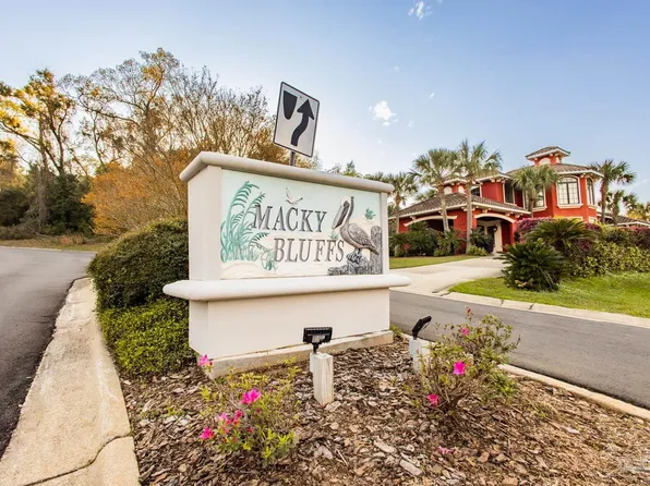 3039 Pelican Ln, Pensacola, FL 32514