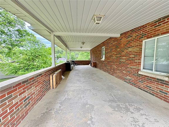 4th image of 801 Lower Pine St
