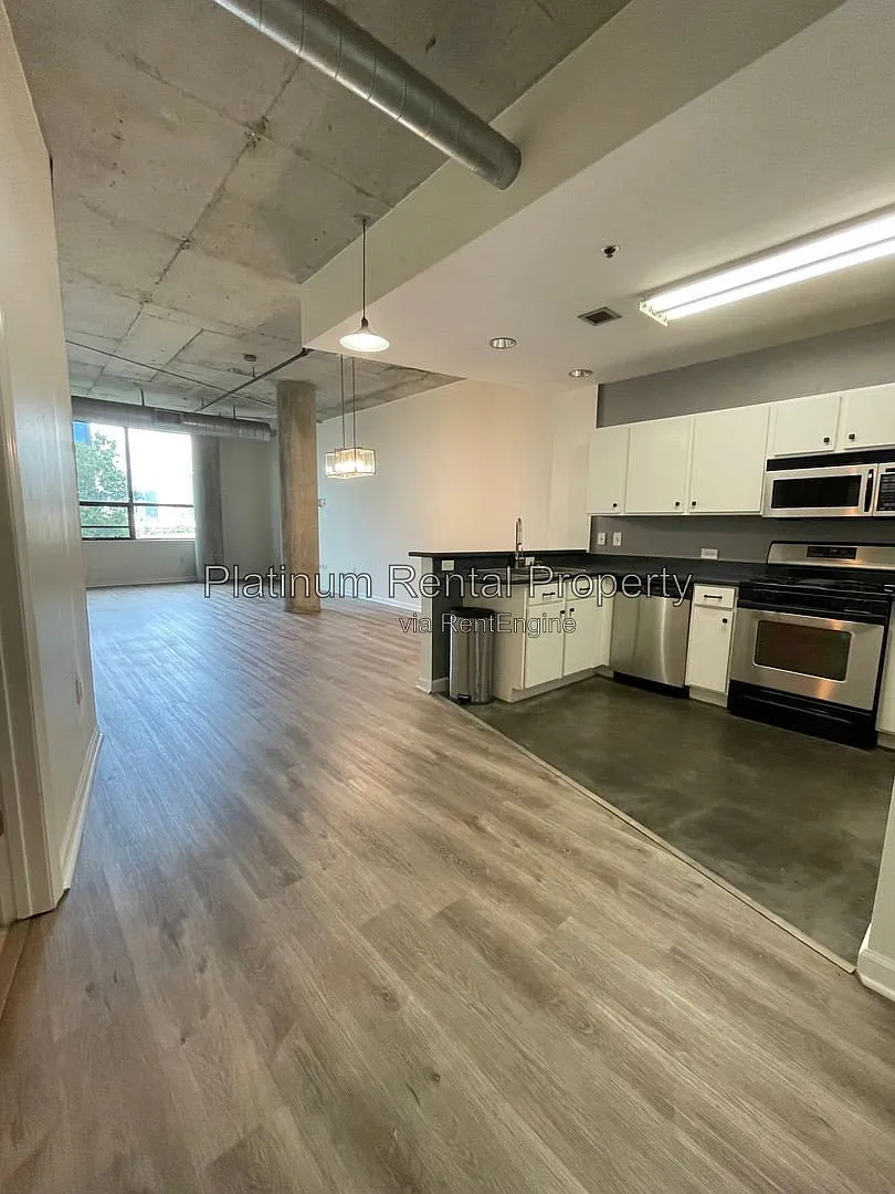 115 W Peachtree Pl NW — Photo 2