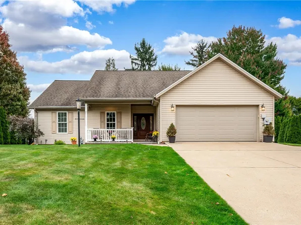 104 Camelot Dr, Butler, PA 16001