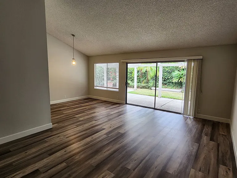 26731 Valpariso Dr — Photo 3