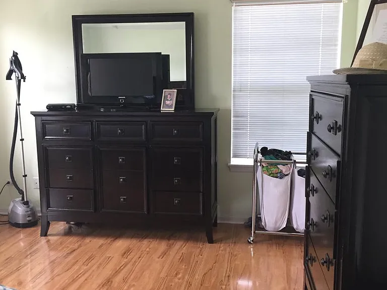 Master Bedroom Pic2