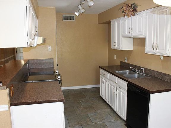 5th image of 2407 Arapaho Dr