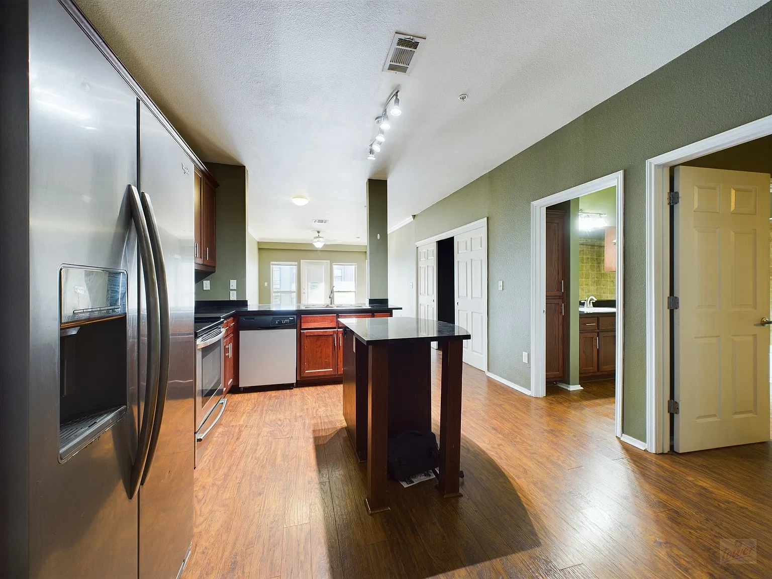 910 W 25th St Apt 505 — Photo 1