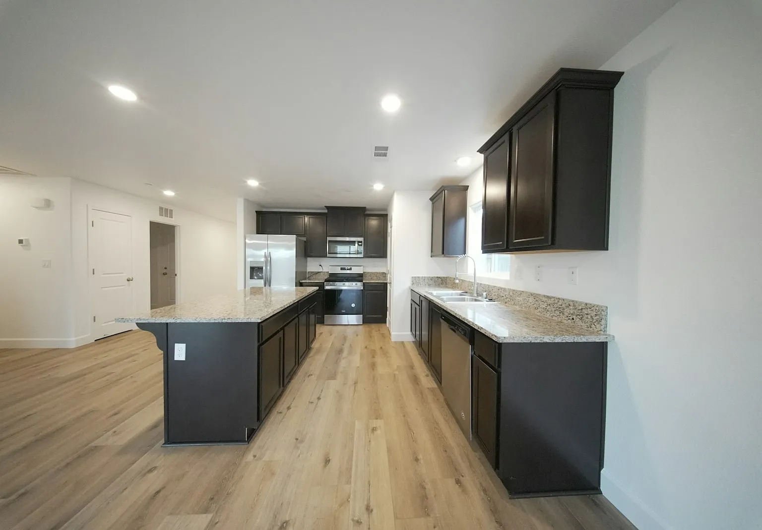 547 Virginia Ave — Photo 1