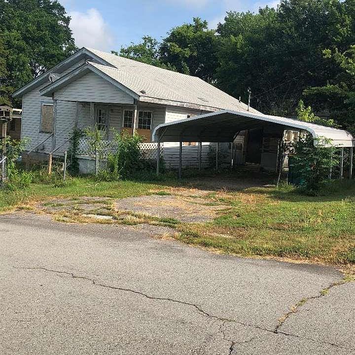 2nd image of 701 E Miller St