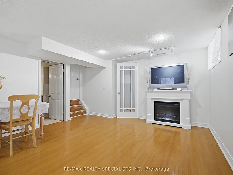 1036 Caven St — Photo 11