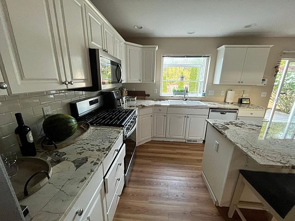 3rd image of 207 34th Ave NW