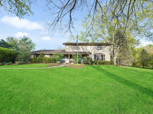 227 Abbott Pl, Tower Lakes, IL 60010