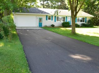 686 Rosevale Dr, Belleville, WI 53508