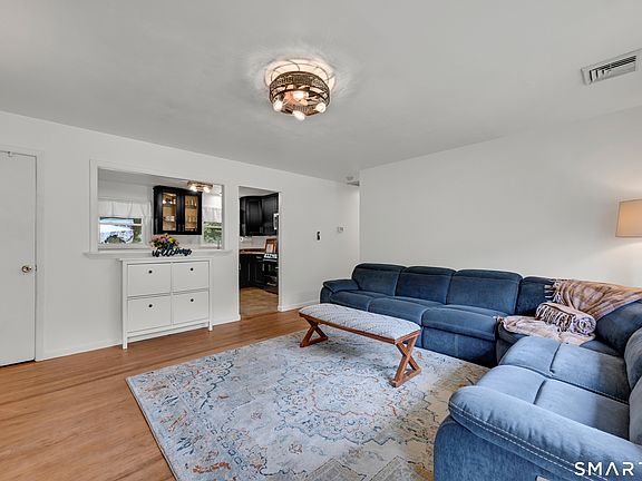 4th image of 198 Beacon Manor Road