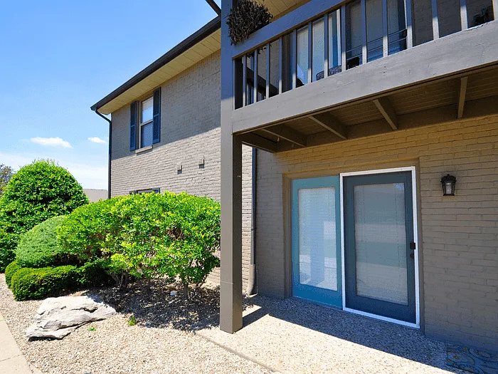 Flats at Hurstbourne — Photo 10