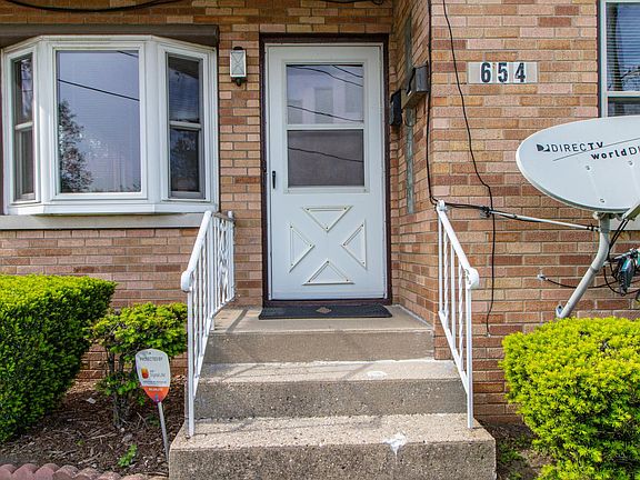 3rd image of 654 Porter St