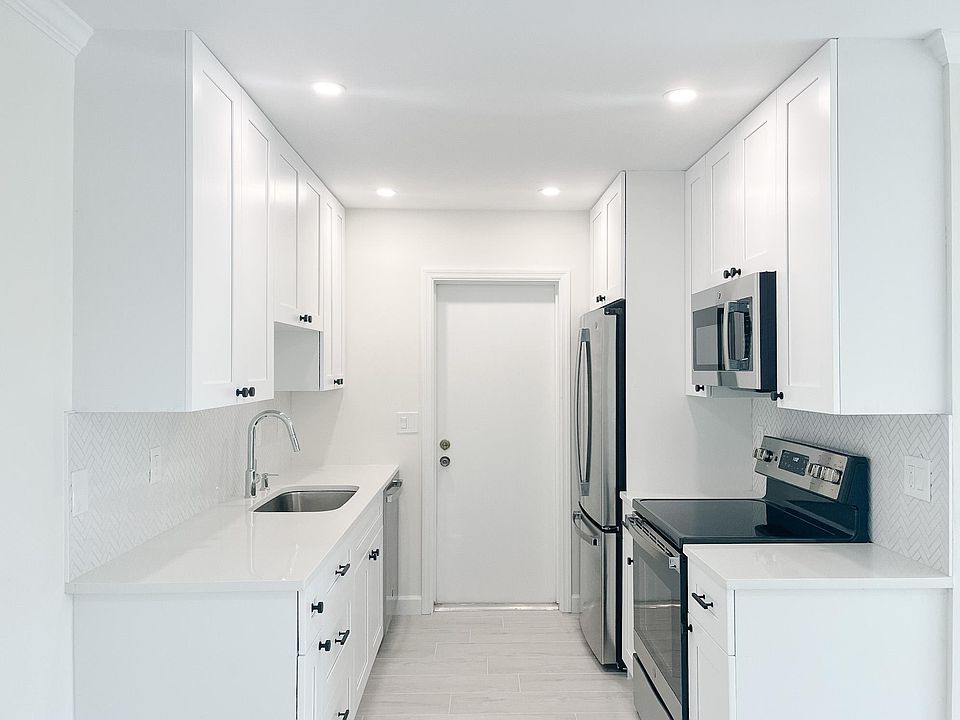 1st image of 5800 Hollywood Blvd APT 321