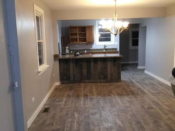 4th image of 3016 Commercial Ave