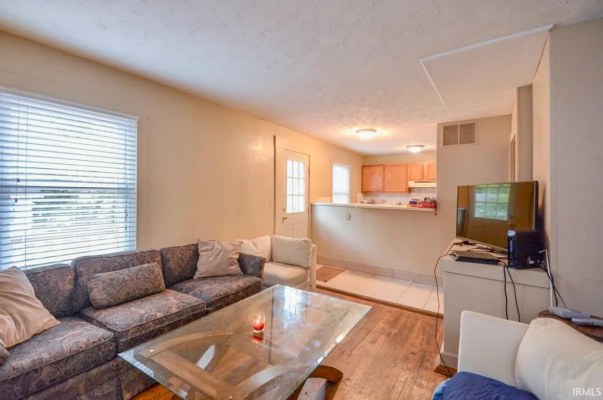 4 bed, 1404 sqft, $2,800 — Photo 3