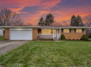 3776 Hi Villa Dr, Lake Orion, MI 48360