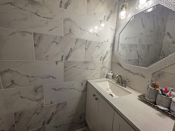 2nd image of 720 S New Rd APT 5H