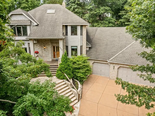 655 Evergreen Cir, Shoreview, MN 55126