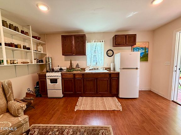 5th image of 372 Ingram Branch Rd