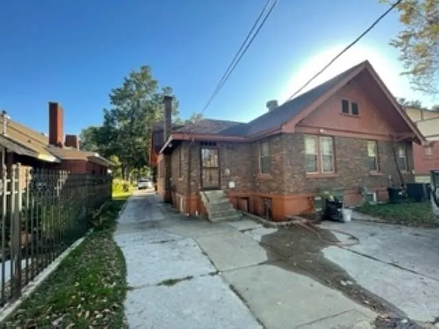1676 S Parkway E — Photo 20