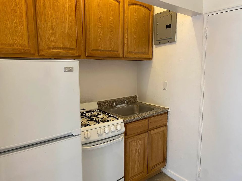 2nd image of 103 W 128th St #4B