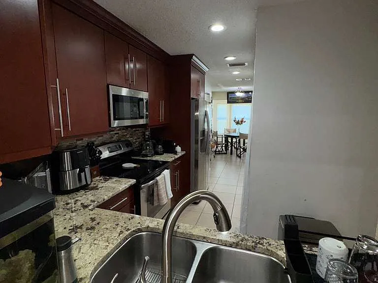 9195 NW 45th St — Photo 5