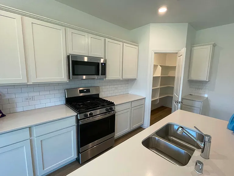 1200 Mahogany Ln — Photo 5