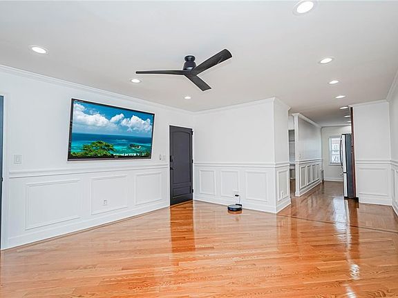 4th image of 248 Bay 19th St #B