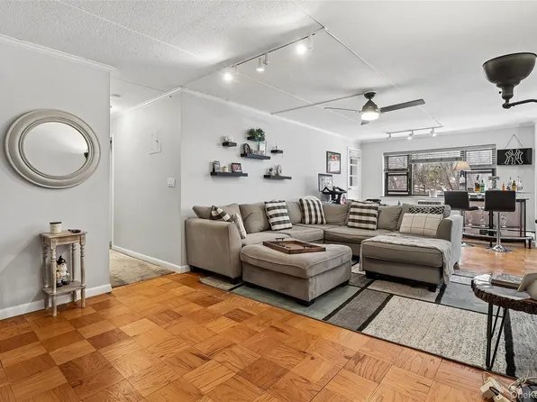 100 Diplomat Drive #7G, Mount Kisco, NY 10549