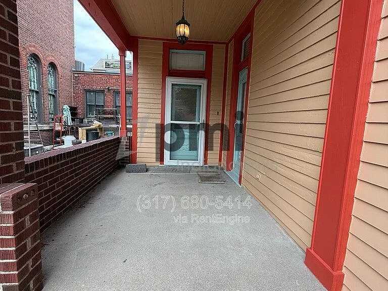 233 N East St — Photo 4