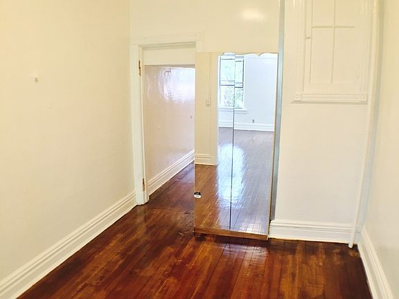 4th image of 1127 47th Ave #3R