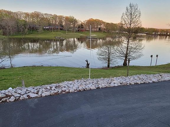 2nd image of 124 North Dr