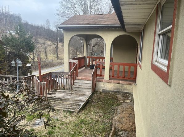 2742 Sardis Rd, Clarksburg, WV 26301