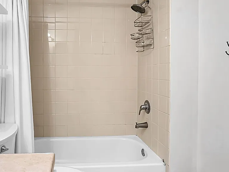 278 Alexandra Dr #2 — Photo 32