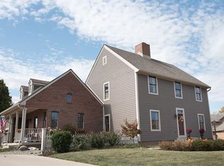981 Sycamore Woods Dr, Tipp City, OH 45371