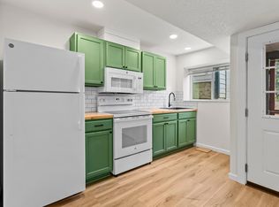 1377 SW Taylors Ferry Ct #B, Portland, OR 97219