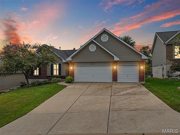 2nd image of 2398 Fountain Dr