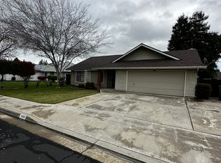 1053 Carolina Ave, Clovis, CA 93611