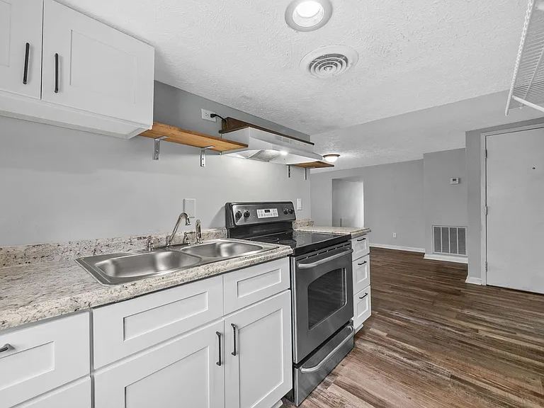 718 Central Ave — Photo 9
