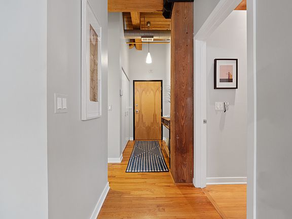 3rd image of 1750 N Wolcott Ave APT 104