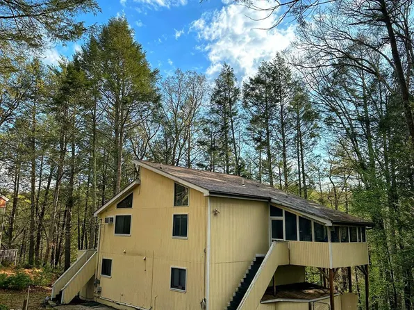 207 Manchester Dr, Bushkill, PA 18324