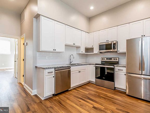 5th image of 137 E North Ave #1